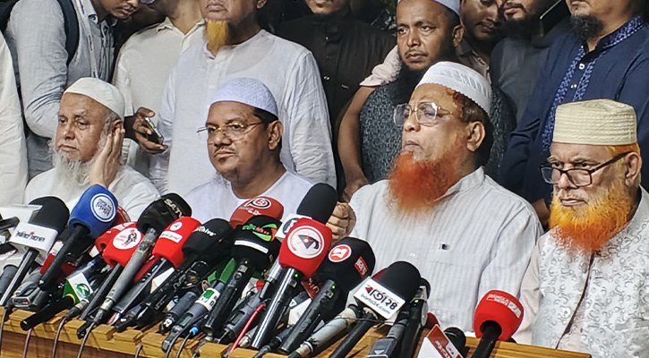 ড. ইউনূস পরাজিত হলে আমরাও পরাজিত হবো: চরমোনাই পীর