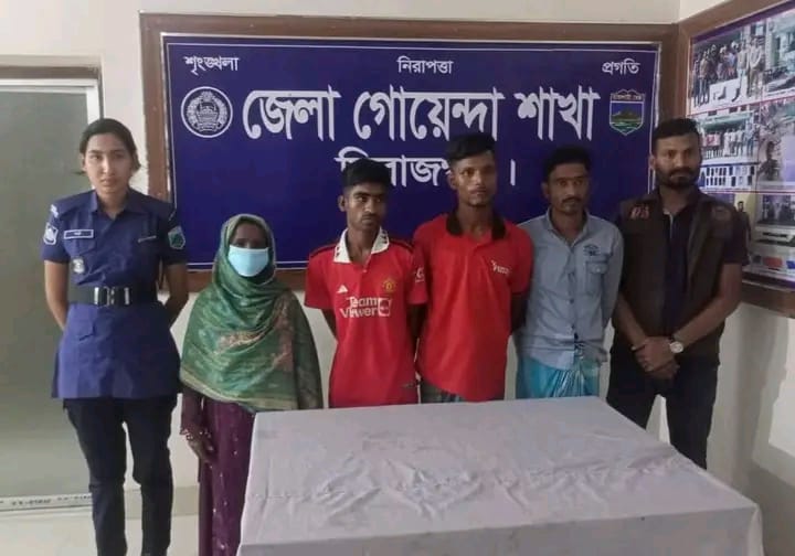 সিরাজগঞ্জের কামারখন্দে ইজিবাইক চালককে কু*পিয়ে হ*ত্যা,ইজিবাইকসহ ০৪ আসামী গ্রে*ফতার