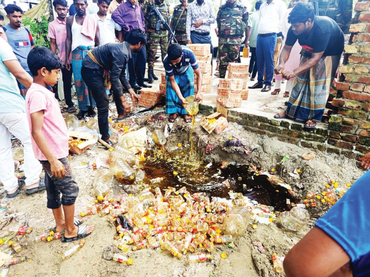 কর্ণফুলীতে ভেজাল তেলের কারখানা