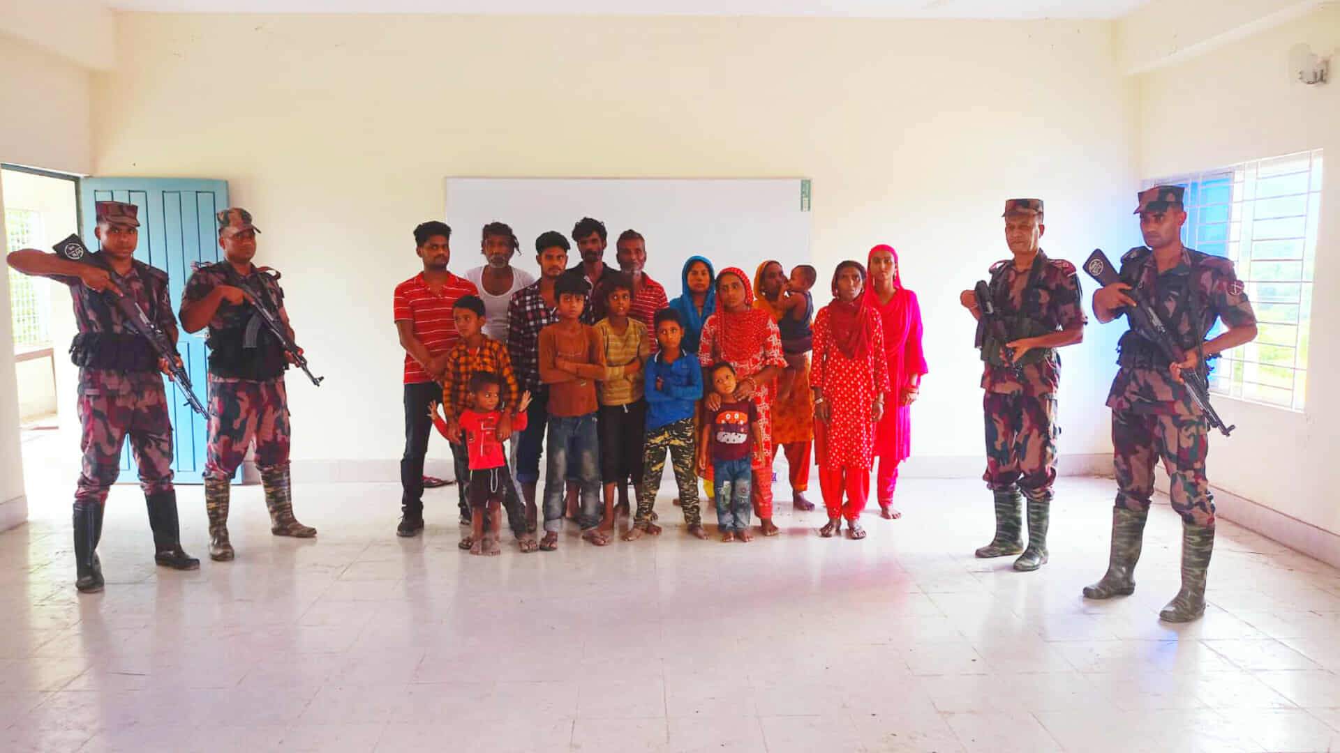 জৈন্তাপুরে  বিএসএফ কর্তৃক পুশইন:১৪ রোহিঙ্গা সহ ৩১ জনকে আটক করেছে বিজিবি