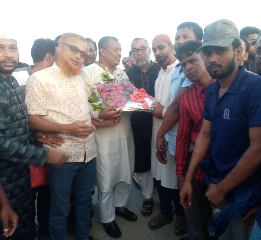 তারেক রহমান কর্তৃক রাষ্ট্র কাঠামো মেরামতের-৩১ দফার লিফলেট বিতরণ শেষে ফতেপুর ইউনিয়ন বিএনপির বিভিন্ন ইউনিটের পক্ষ থেকে ফুলের শুভেচ্ছায় শিক্ত হলেন এড. নুরুল হক