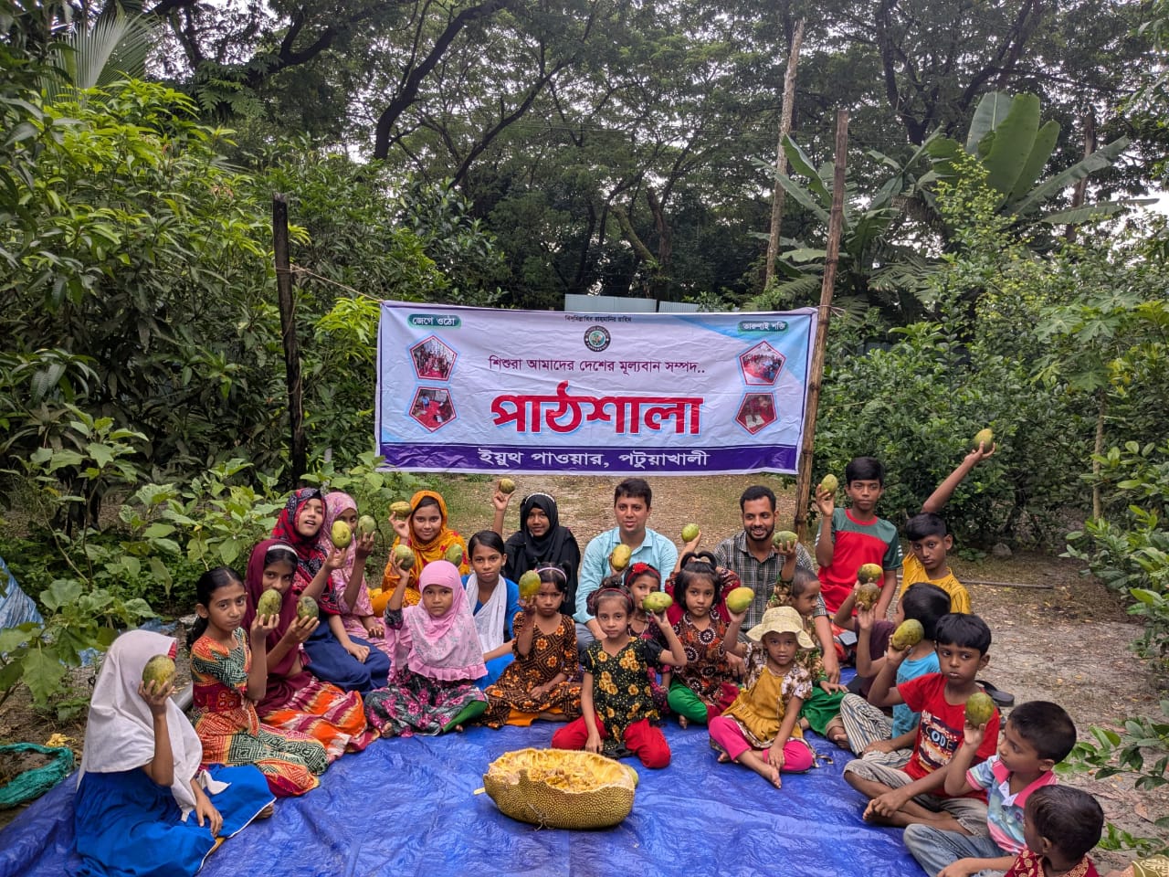 ইয়ুথ পাওয়ার পটুয়াখালীর পাঠশালায় সিজনাল ফল উৎসব-২০২৫ উদযাপন