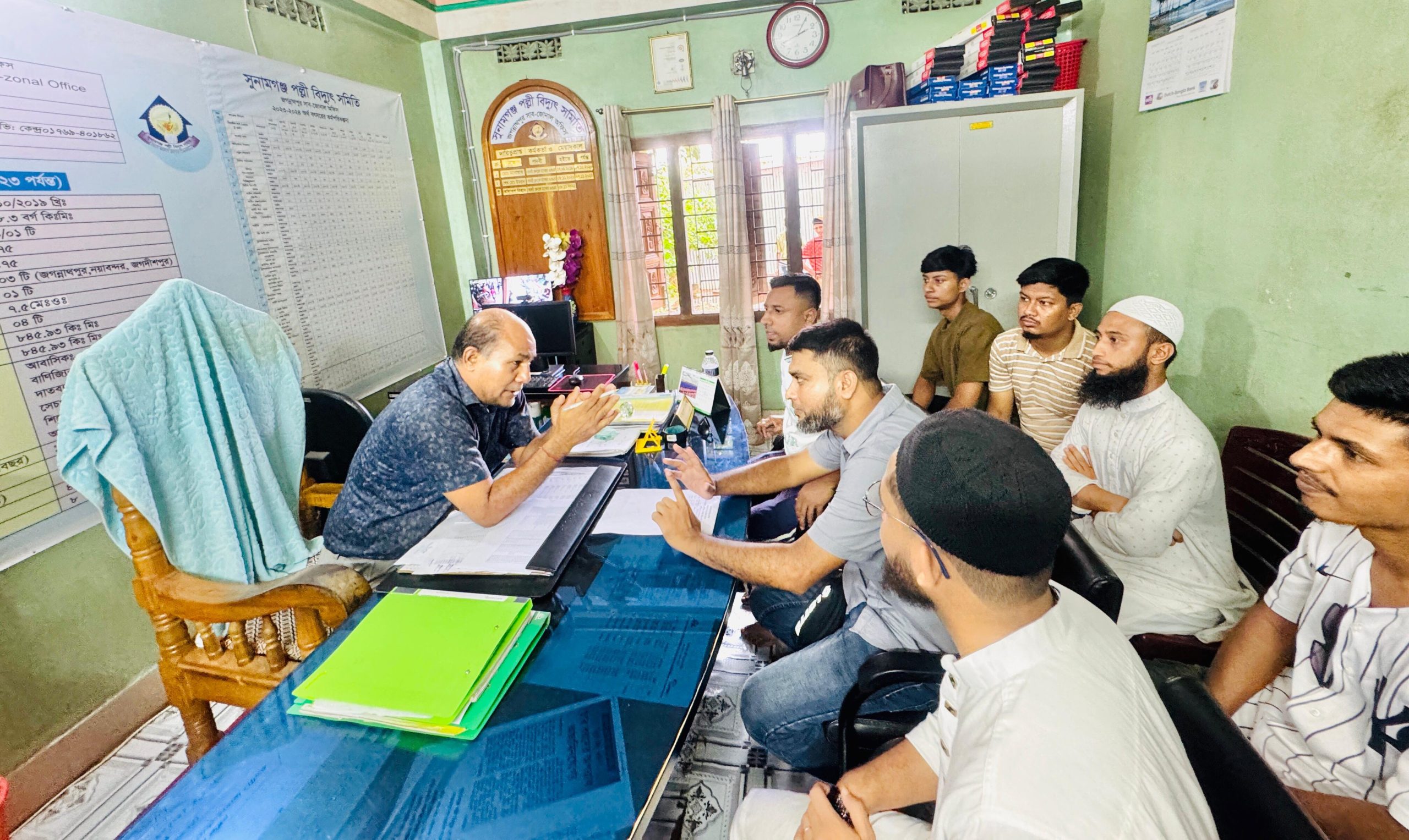 লোডশেডিংয়ে অতিষ্ঠ জগন্নাথপুরবাসী, দ্রুত সমাধানের আশ্বাস দিয়েছেন পল্লীবিদ্যুৎ কর্তৃপক্ষ