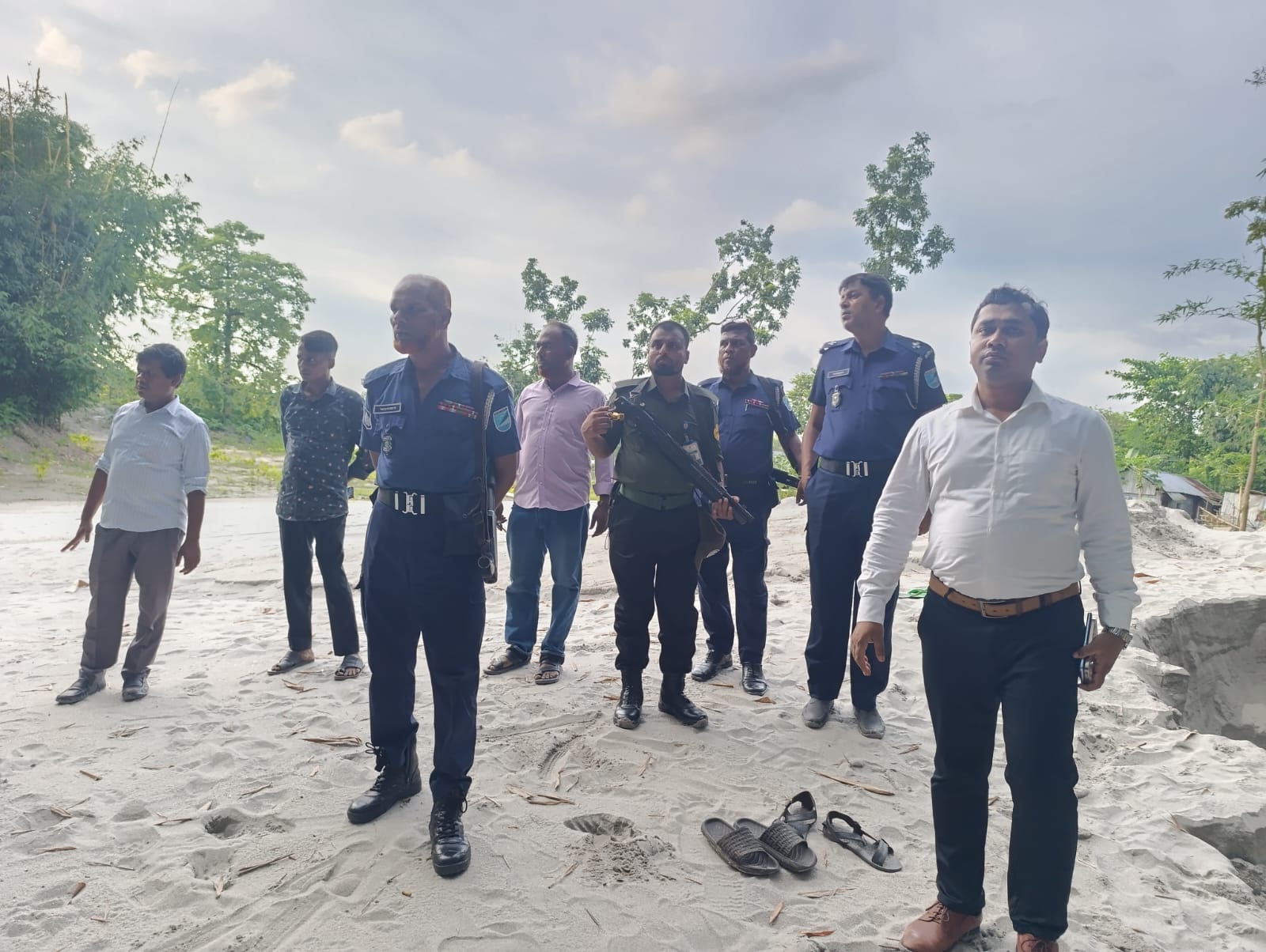অবৈধ বালু উত্তোলনের দ্বায়ে মনোহরদীতে ১ লাখ টাকা জরিমানা