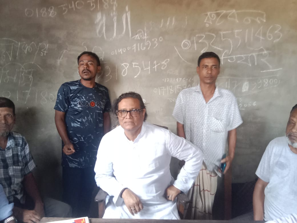 তারেক রহমানের-৩১ দফা বাস্তবায়নের লক্ষ্য লিফলেট বিতরণ করেন সিলেট ৬ আসনের সংসদ সদস্য পদপ্রার্থী চিত্র নায়ক হেলাল খান