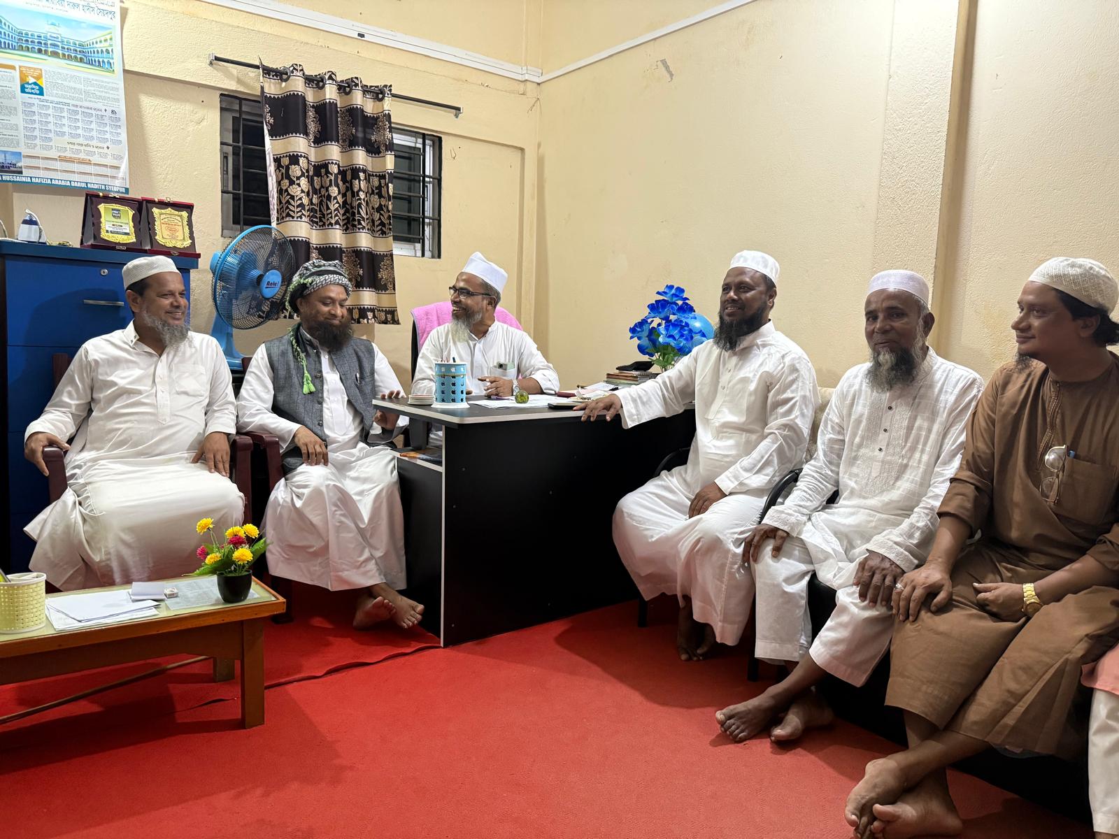 জগন্নাথপুর জমিয়তের সভাপতি মাসরুর কাসেমীর সাথে হাম্মাদ গাজিনগরীর বৈঠক