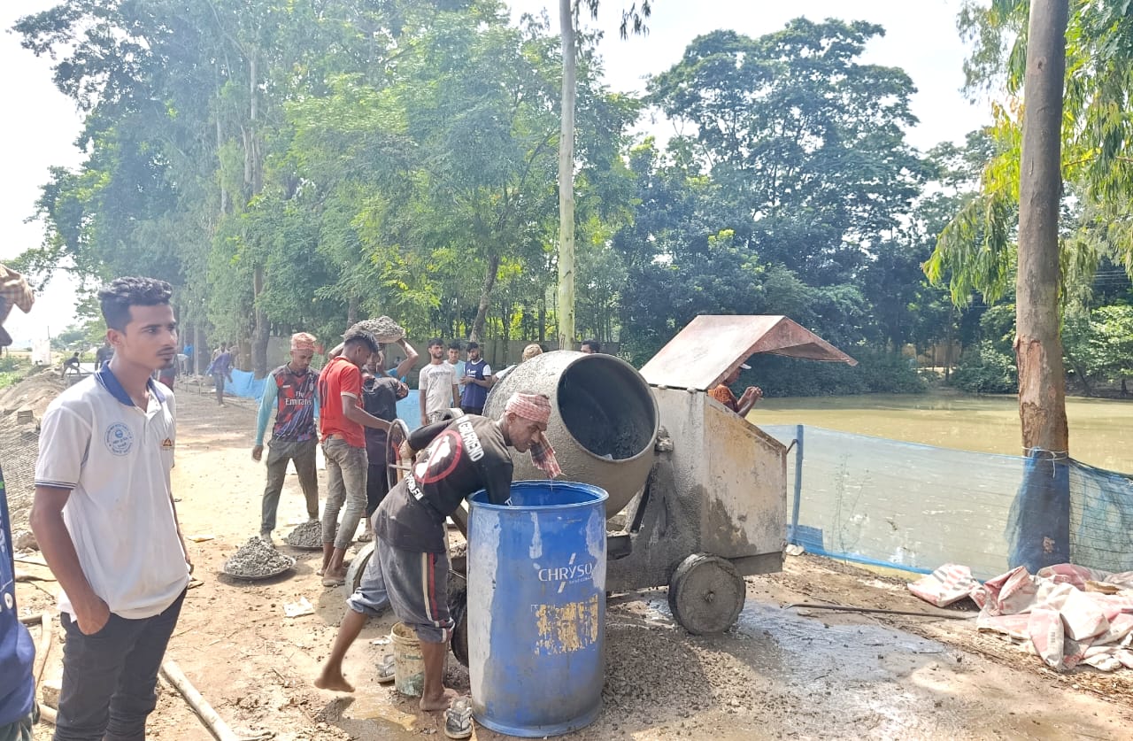 শান্তিগঞ্জের ছয়হাড়ায় এলজিইডির রাস্তার কাজে অনিয়ম,গ্রামবাসীর অভিযোগ