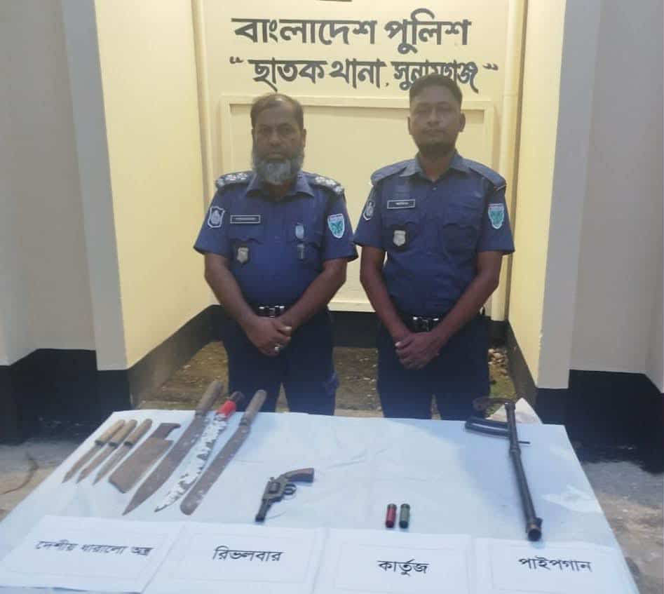 ছাতকে যৌথ বাহিনীর অভিযানে আওয়ামীলীগ নেতার বাড়ি থেকে রিভলবার-পাইপগান উদ্ধার