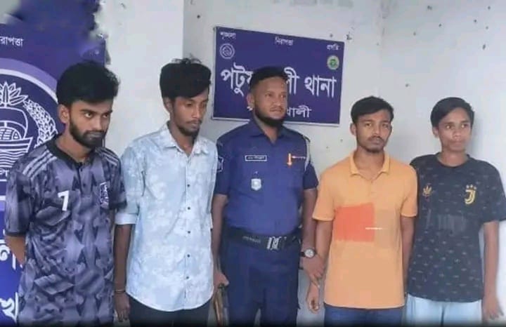 পটুয়াখালীতে কিশোর গ্যাং চক্রের চার সদস্য গ্রেফতার