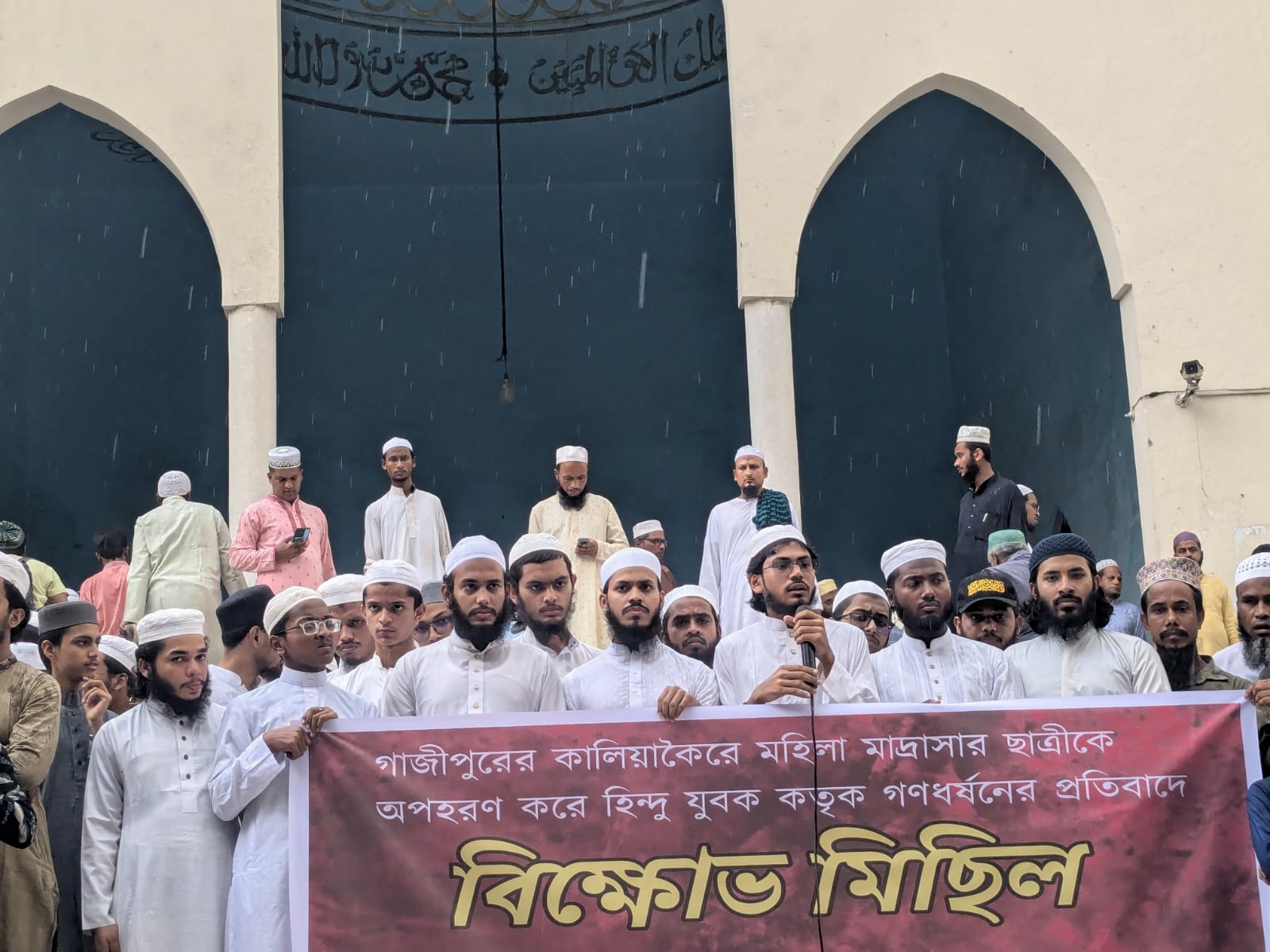 গাজীপুরে মহিলা মাদ্রাসা শিক্ষার্থীকে ধ-র্ষ-নের প্রতিবাদে বাইতুল মোকাররমে বি-ক্ষো-ভ