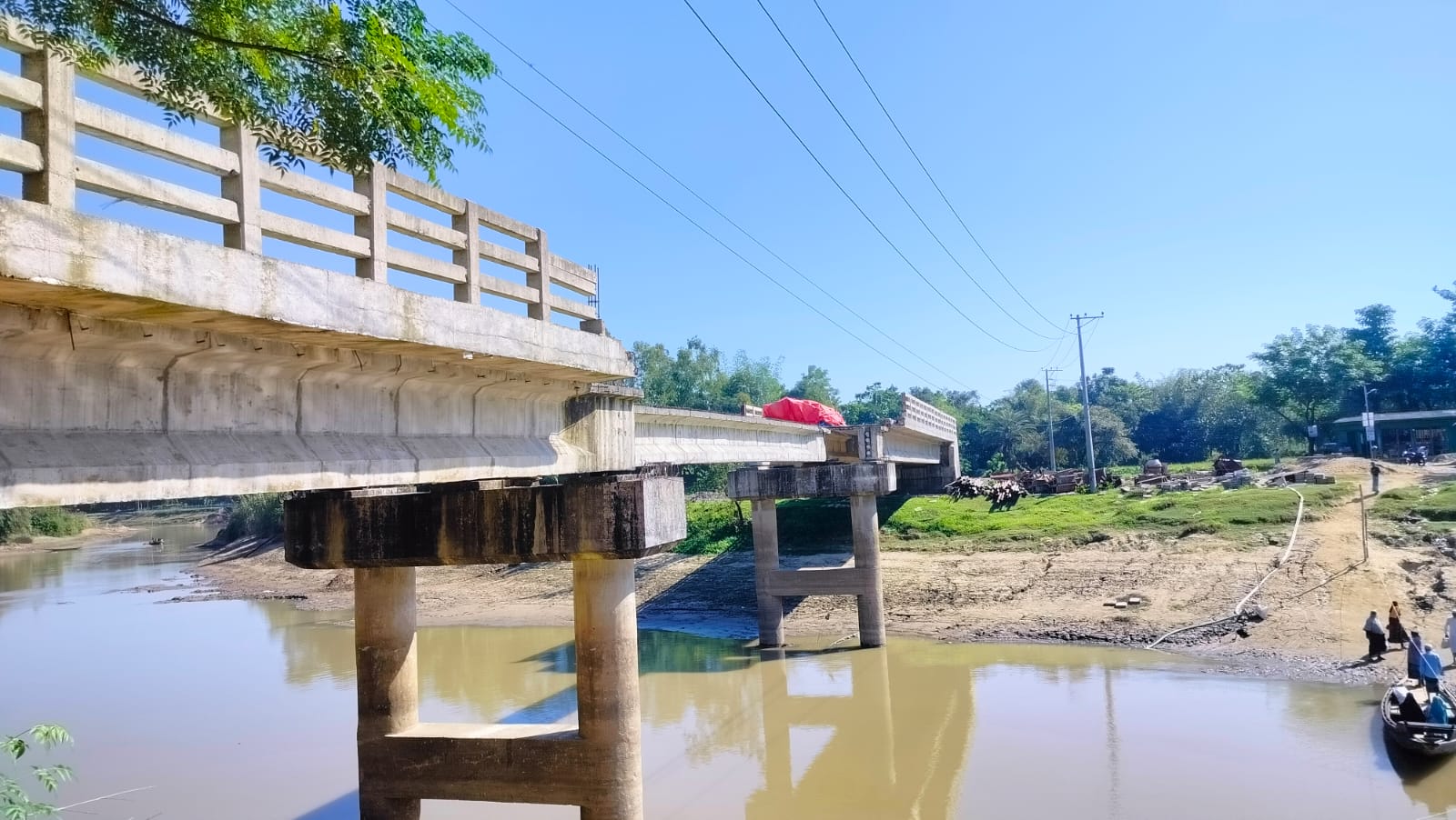 তিন বছরেও শেষ হয়নি খাসিয়ামারা সেতুর নির্মাণকাজ, দুর্ভোগে কয়েক হাজার মানুষ