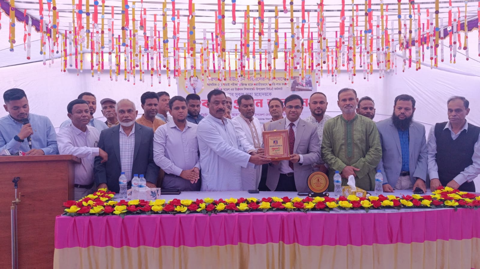 শান্তিগঞ্জ মডেলের উদ্ভাবক ইউএনও সুকান্ত সাহাকে দরগাপাশা ইউনিয়ন পরিষদের পক্ষ থেকে সংবর্ধনা