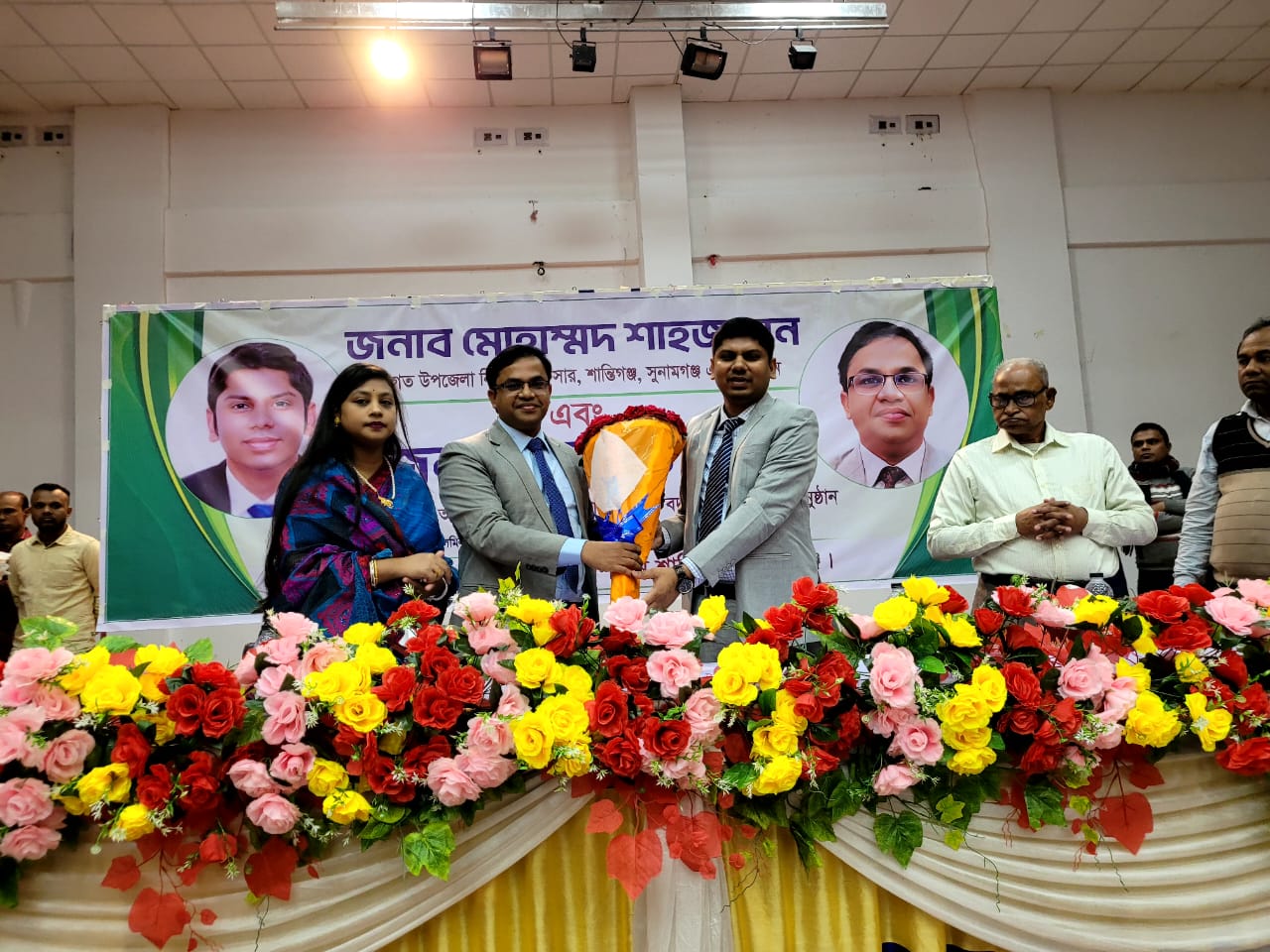 সুকান্ত শাহা’র দায়িত্ব হস্তান্তর: মোহাম্মদ শাহজাহানকে ফুলেল শুভেচ্ছায় বরণ