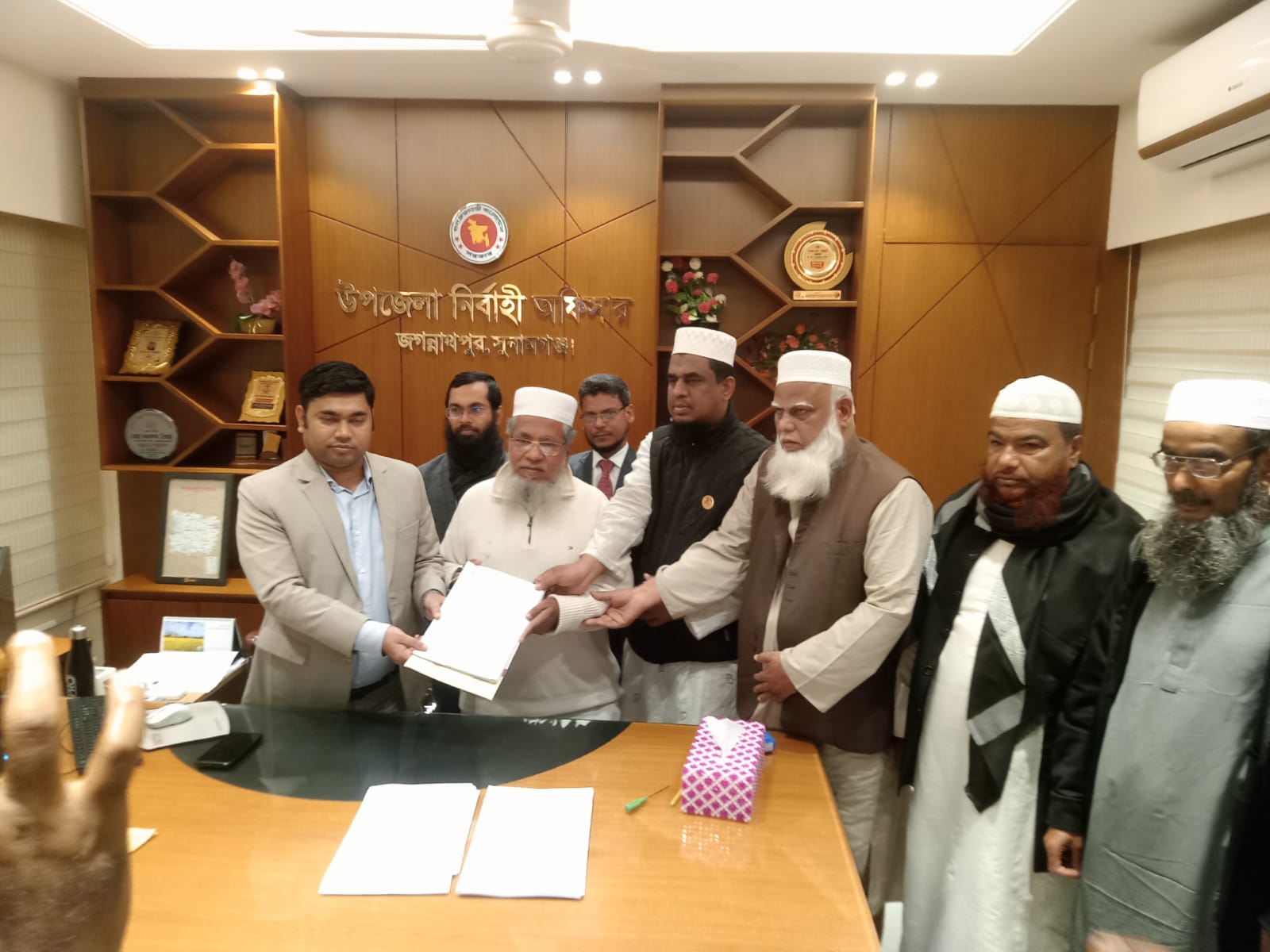সুনামগঞ্জ-৩ আসনে মনোনয়নপত্র দাখিল করলেন শাহীনুর পাশা চৌধুরী