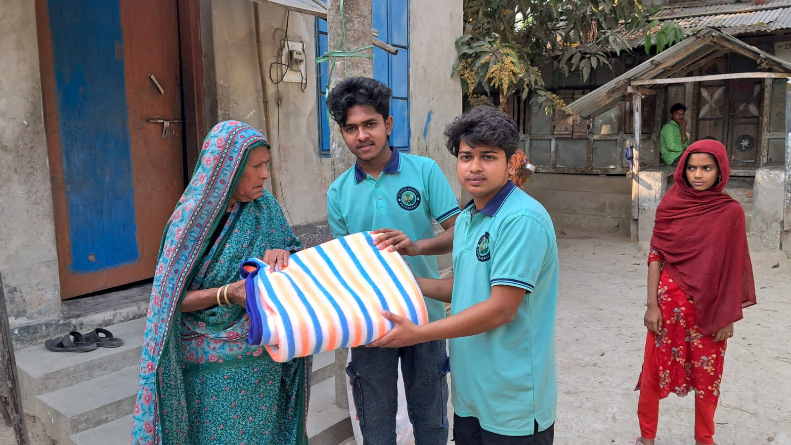 ইয়ুথ পাওয়ার পটুয়াখালী গলাচিপা উপজেলা টিমের শীতবস্ত্র বিতরণ