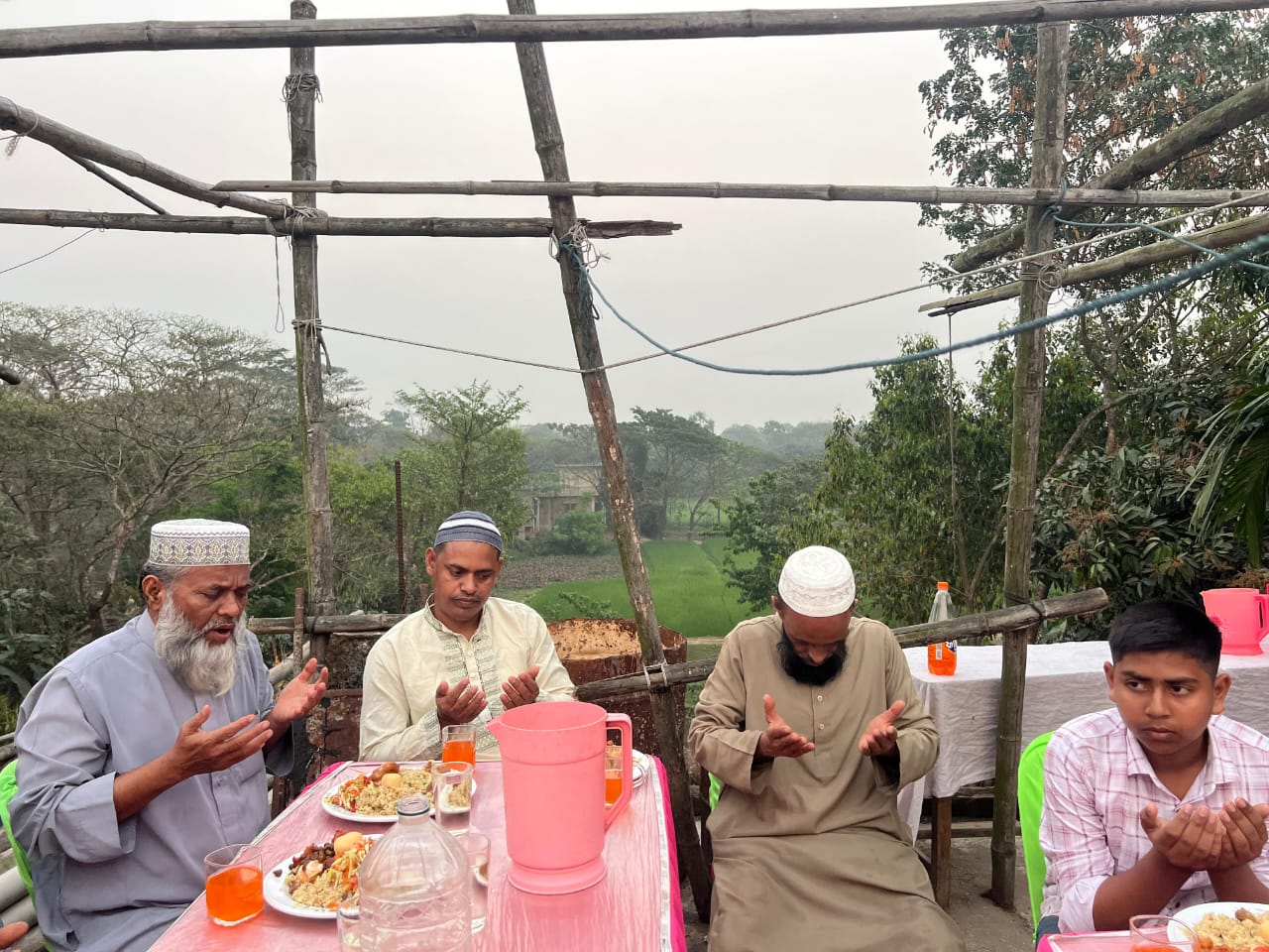 শান্তিগঞ্জে রাশেদা চৌধুরীর উদ্যোগে ইফতার ও দোয়া মাহফিল