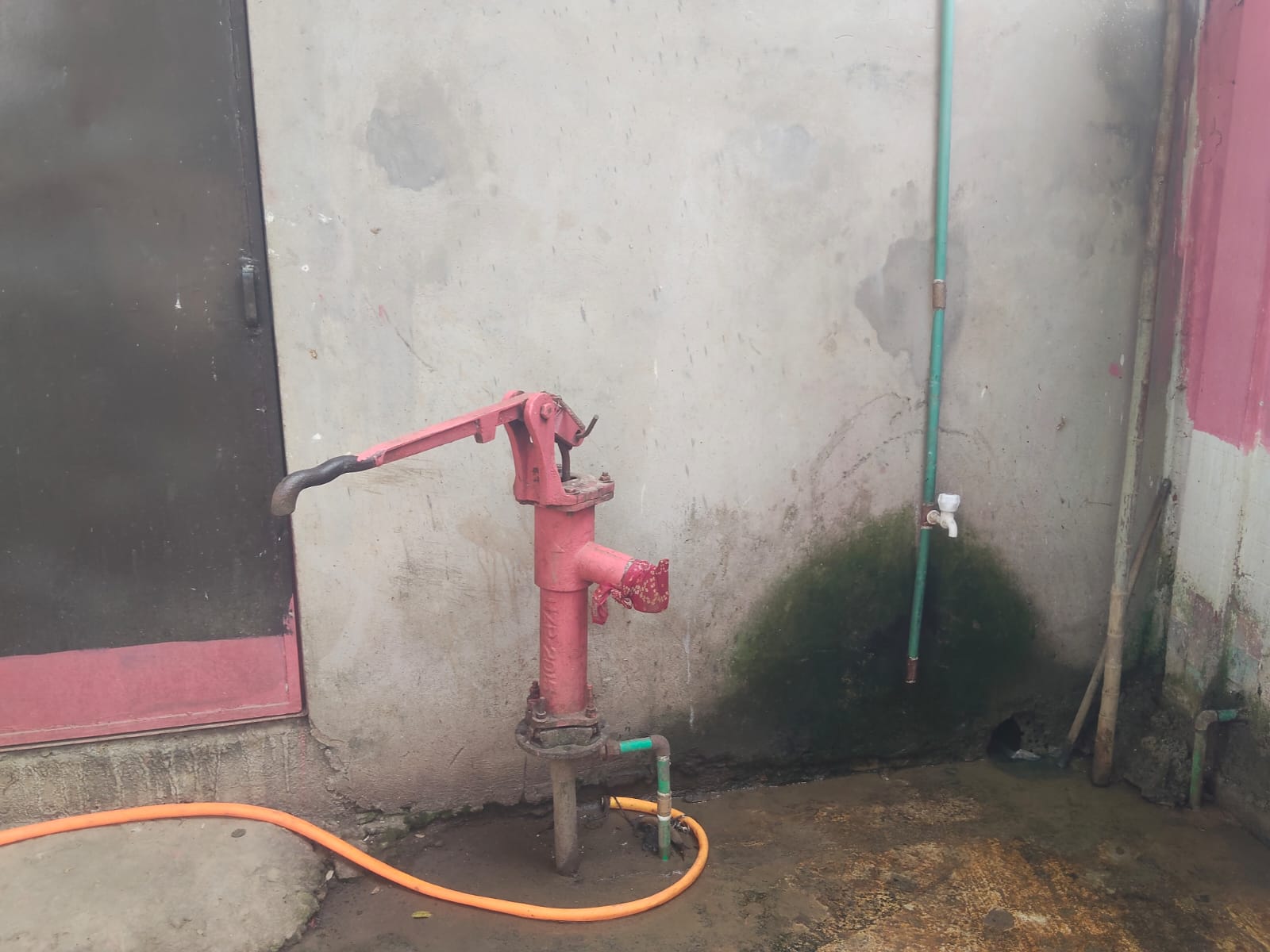দিরাইয়ে ভূগর্ভস্থ পানির স্তর আশঙ্কাজনক: পানির জন্য দিশেহারা নিম্নবিত্তরা