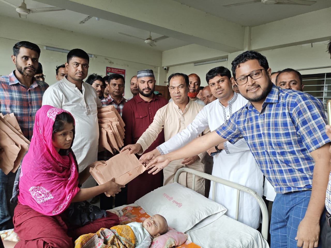 শান্তিগঞ্জ উপজেলা স্বাস্থ্য কমপ্লেক্সে প্রধানমন্ত্রীর ঈদ উপহার ও নগদ অর্থ বিতরণ