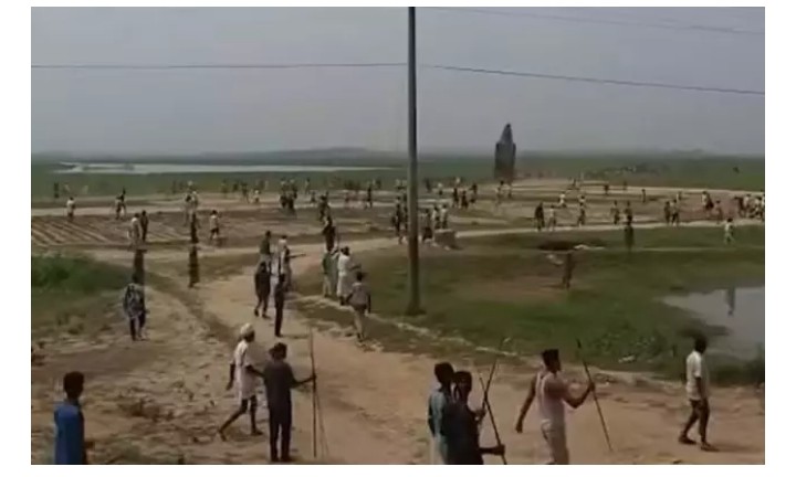 মাইকে ঘোষণা দিয়ে দুপক্ষের সংঘর্ষে ইমামসহ নিহত ২