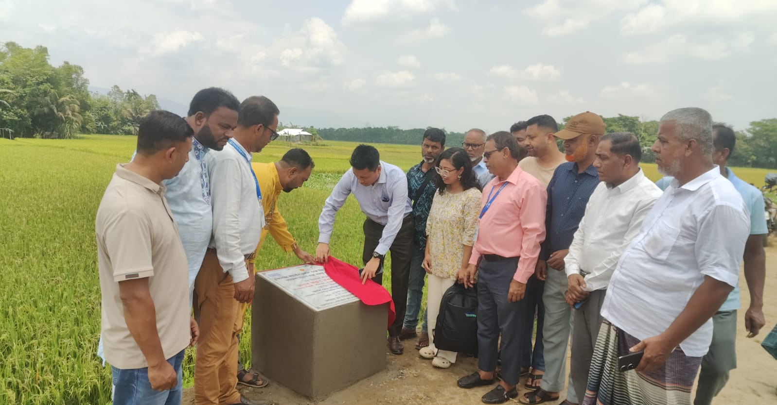 দোয়ারাবাজারে ইরার বিভিন্ন প্রকল্প পরিদর্শনে ইউএনও অরূপ রতন সিংহ