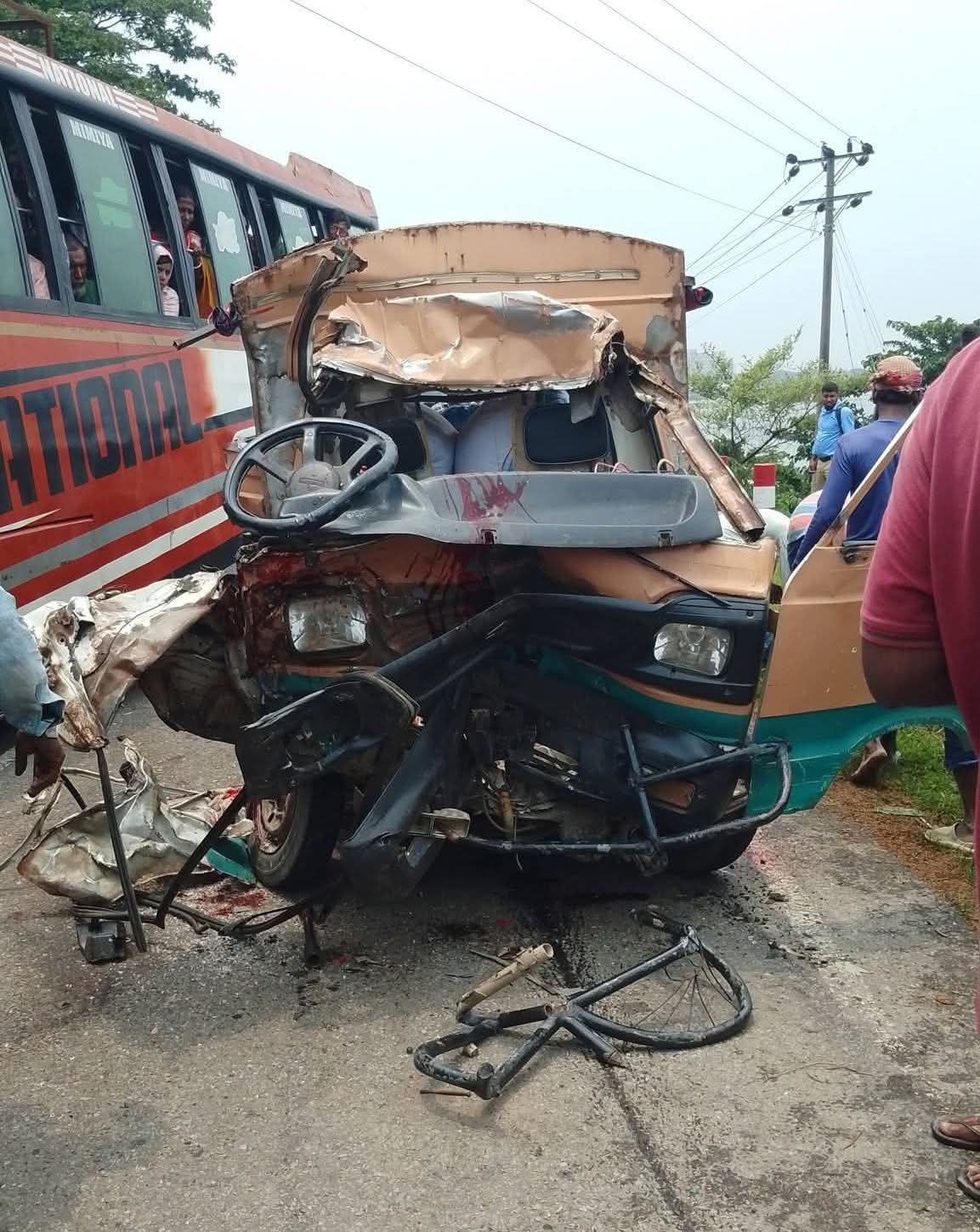 সুনামগঞ্জে বাস-লেগুনার মুখোমুখি সংঘর্ষে নিহত ২, আহত ৫