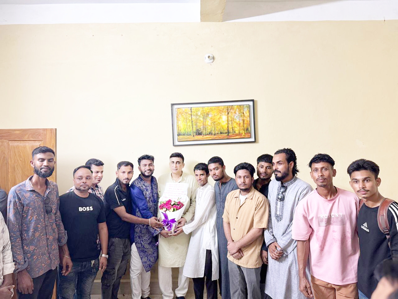 কেন্দ্রীয় যুবদলের সহ-সভাপতি জাকির হোসেন উজ্জ্বলকে জেলা প্রচার দলের ফুলেল শুভেচ্ছা