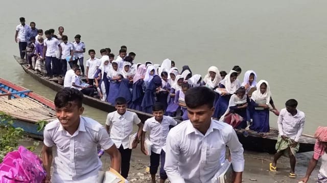 মধ্যনগরে শিক্ষার্থীদের পথচলা সহজ করতে মাধ্যমিক বিদ্যালয়ের দাবি সাত গ্রামের
