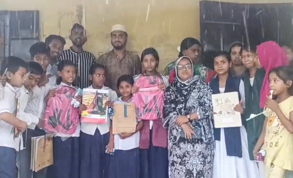 চন্দ্রপুর বেসরকারি প্রাথমিক বিদ্যালয়ে কুইজ প্রতিযোগিতার পুরস্কার বিতরণ