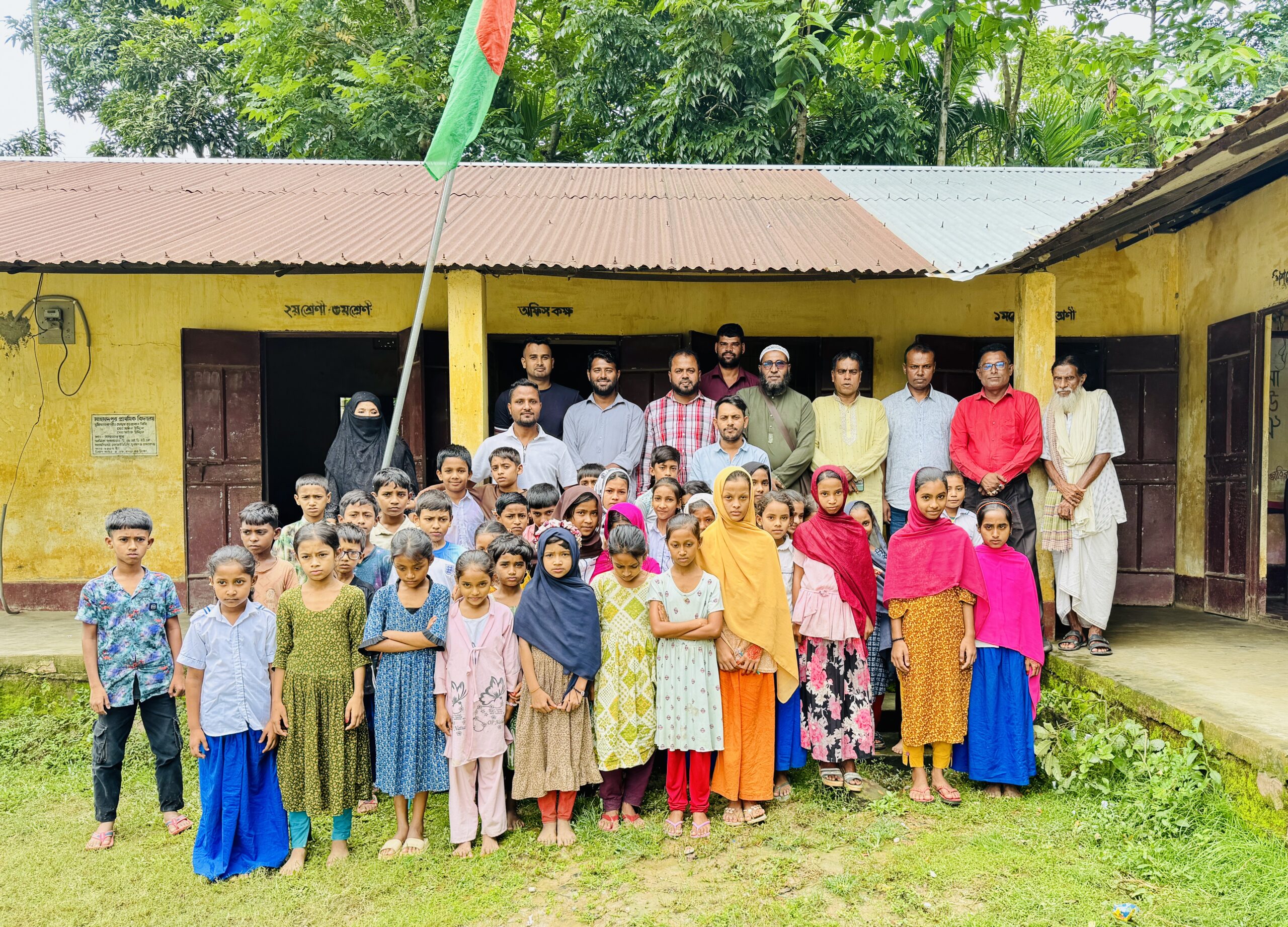 শান্তিগঞ্জ প্রেসক্লাবের নবনির্বাচিত নেতৃবৃন্দকে প্রাথমিক বিদ্যালয় ম্যানেজিং কমিটির সংবর্ধনা