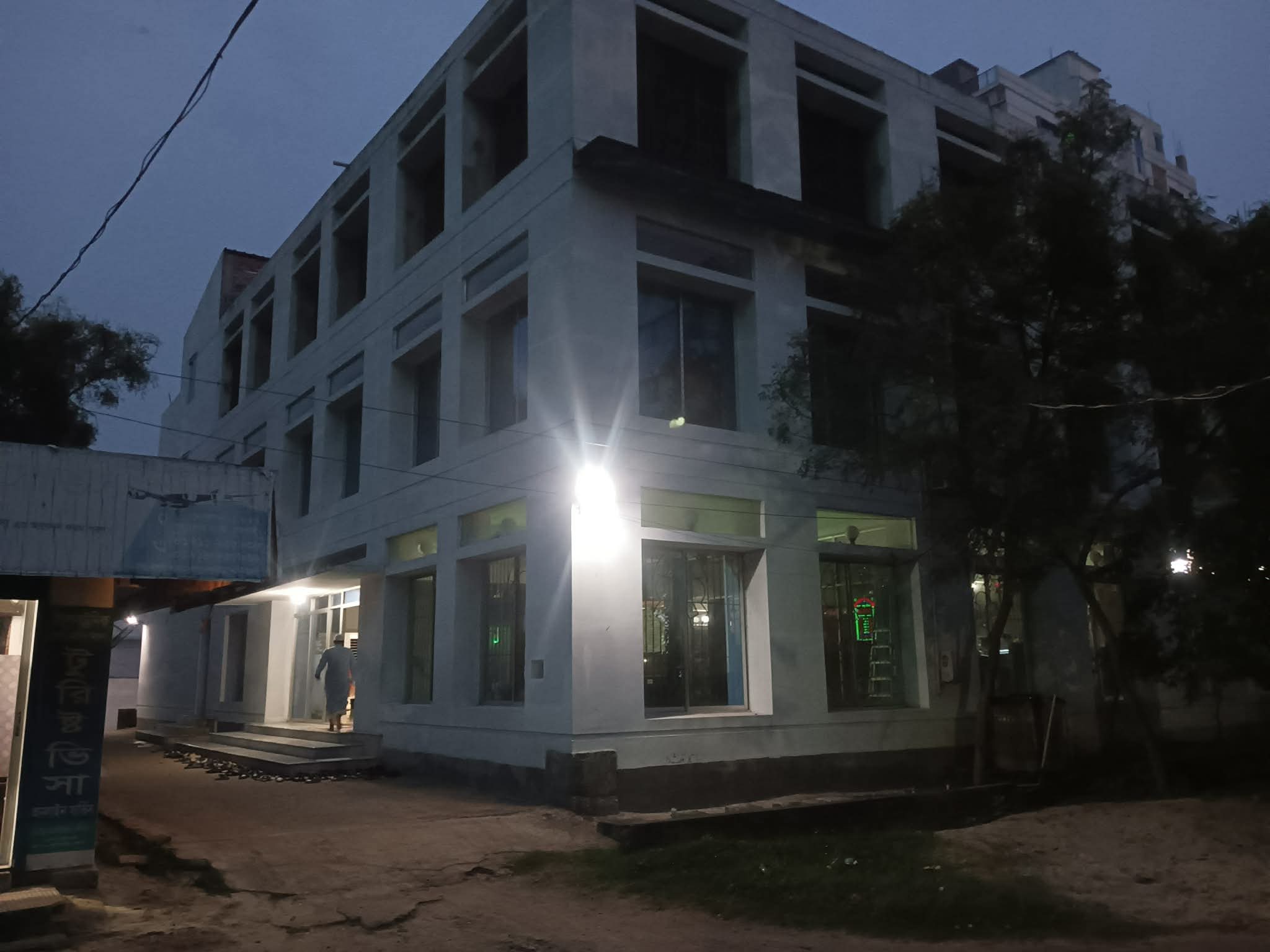 নামাজরত ইমামের মোটরসাইকেল নিয়ে পালাল চোর
