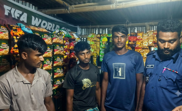 জনতার হাতে মাদক সেবন ও বিক্রয়কারী আটক