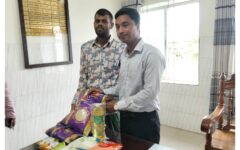মধ্যনগরে সড়ক দুর্ঘটনায় আহত মহাদেব মজুমদারকে ইউএনওর মানবিক সহায়তা