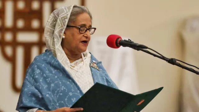 ঝুঁকি নিয়েই ডিসেম্বরে দেশে ফিরছেন শেখ হাসিনা, শীর্ষ নেতাদের নিয়ে করবেন আত্মসমর্পণ