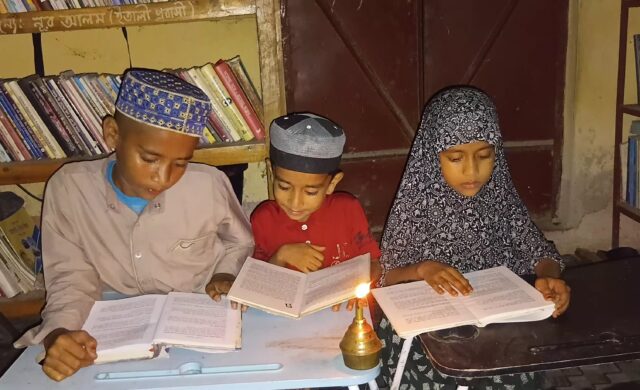 শান্তিগঞ্জে পল্লী বিদ্যুতের ‘ভেল্কিবাজি’: গরমে নাকাল শিক্ষার্থী ও রোগীরা, রাজপথে নামার হুঁশিয়ারি