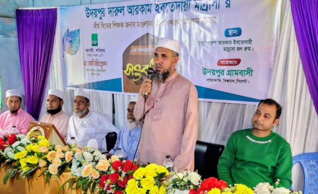 ২৬ বছর শিক্ষকতা শেষে মাওলানা ফখরুলকে বিদায় সংবর্ধনা