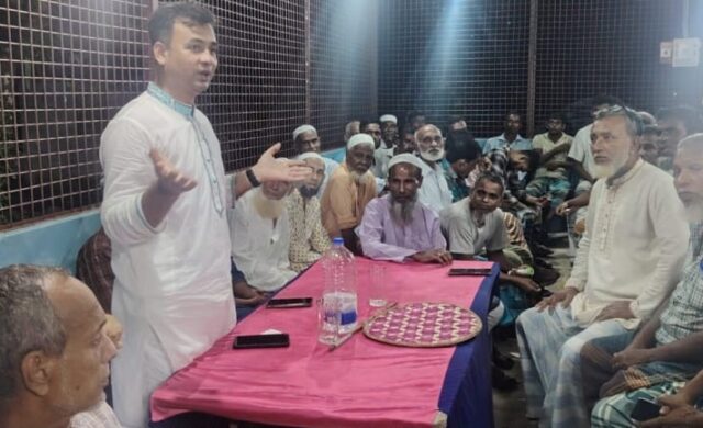 নিজ গ্রামবাসীর সঙ্গে সম্ভাব্য চেয়ারম্যান প্রার্থী সৈয়দ মনসুর আলীর মতবিনিময়