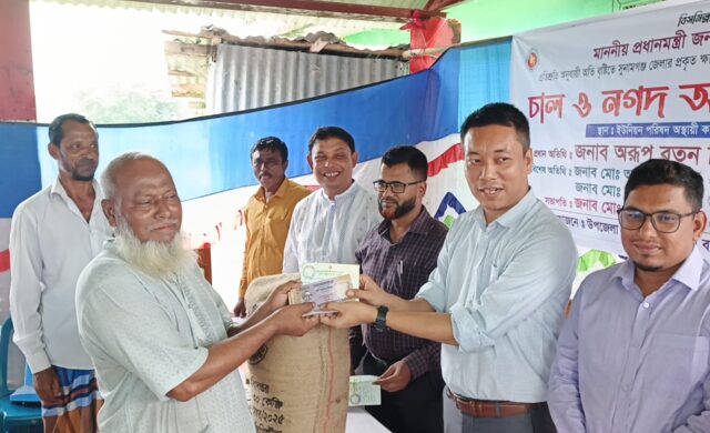 দোয়ারাবাজারে ক্ষতিগ্রস্ত কৃষকদের মাঝে প্রধানমন্ত্রীর তৃতীয় দফার মানবিক সহায়তা বিতরণ