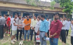 জগন্নাথপুরে খেলার মাঠে শিক্ষার্থীদের মাঝে পানি বিতরণ করেলেন সাংবাদিক শাহ্ ফুজায়েল আহমদ