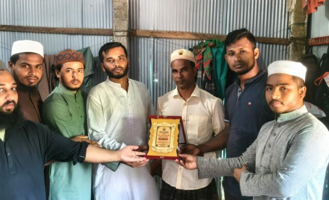 মাদরাসায়ে মুহাম্মাদীয়ার ভূমিদাতার বিদায় সংবর্ধনা ও প্রবাসযাত্রা উপলক্ষে দোয়া অনুষ্ঠিত
