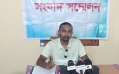 জমি দখল ও চাঁদা দাবিতে প্রবাস ফেরত যুবকের ওপর হামলা ও কেটে ফেলার হুমকি দেওয়া হয়, সংবাদ সম্মেলনে বিচার ও নিরাপত্তার দাবি