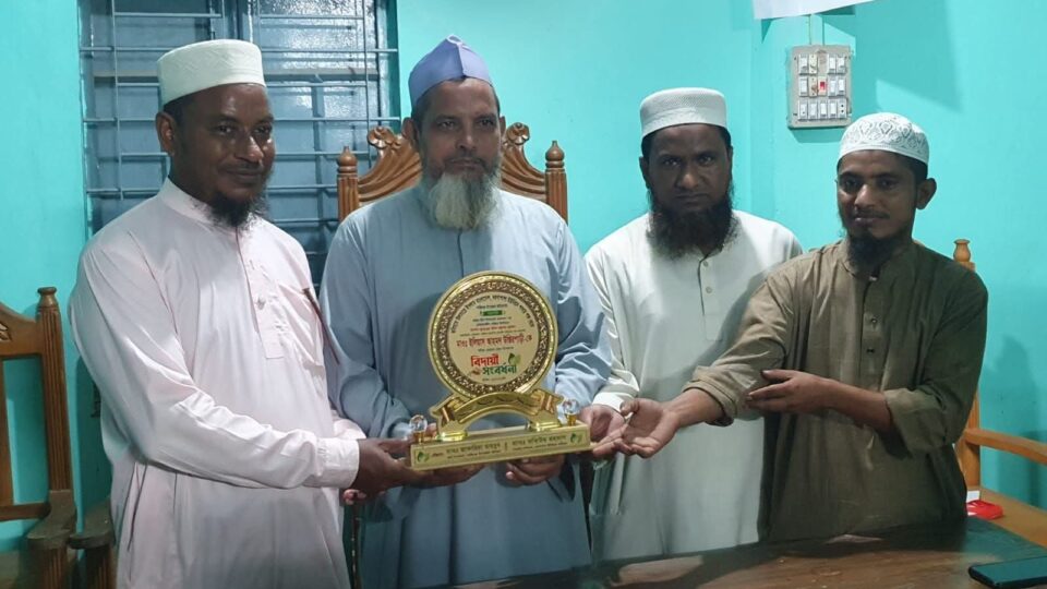 ওমরাহ গমন উপলক্ষে মাওলানা ইলিয়াস আহমদকে বিদায়ী সম্মাননা