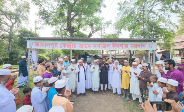 মুসল্লিদের দুর্ভোগ লাঘবে ভদ্রা ঈদগাহ ময়দানে নতুন ছাউনি নির্মাণ